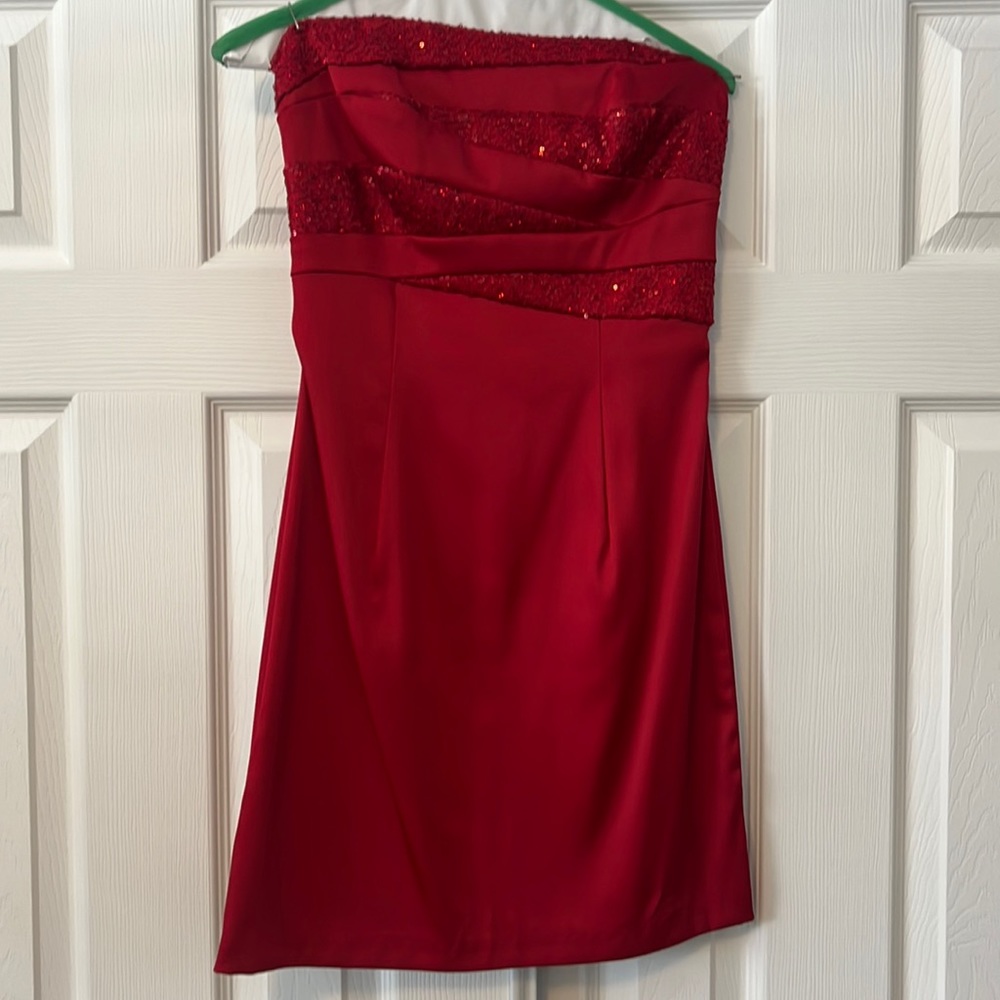 Gorgeous strapless red dress size 3